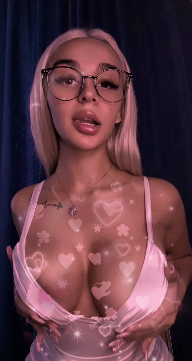 UmLian4's tweet photo. my boobas or gta 6? 😋 https://t.co/ItWfWmNy1y
