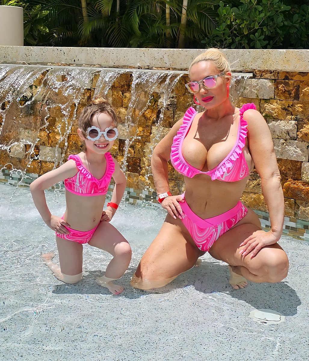 cocosworld's tweet photo. First day on vacation! 🍹🐠🌴

 (Swimsuits @sugardollllz on IG) https://t.co/MKPZbmTeC5