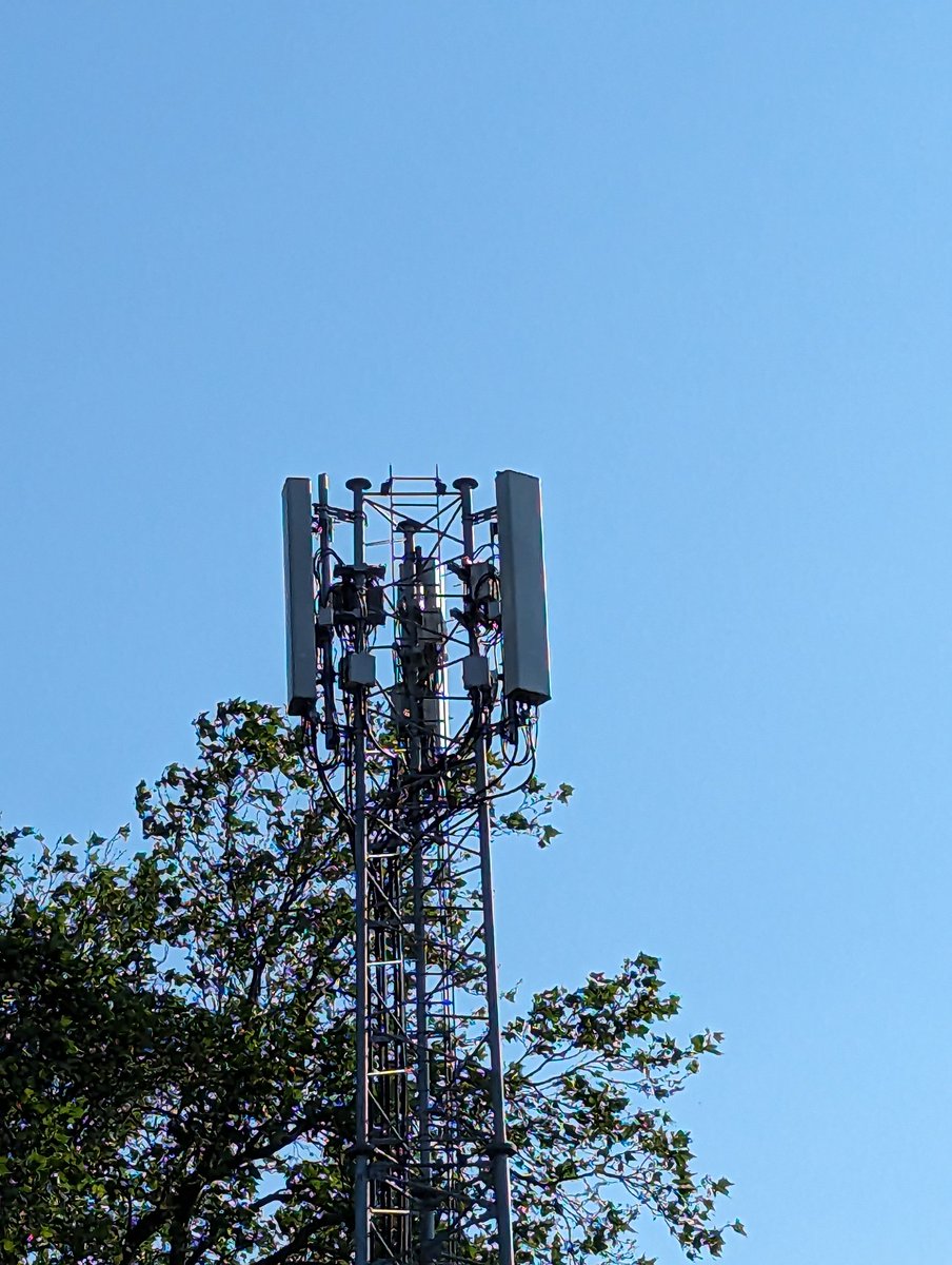davwheat_'s tweet photo. O2 appears to be trialling LTE FDD+TDD in Nokia zones.

Historically, this hasn't been enabled for the same reasons as LTE TDD + 5G NSA (quote tweeted), but Nokia sites appear to be getting some love these days!

This set of changes puts Nokia and Ericsson sites on-par. https://t.co/6R7tE4Vaoo
