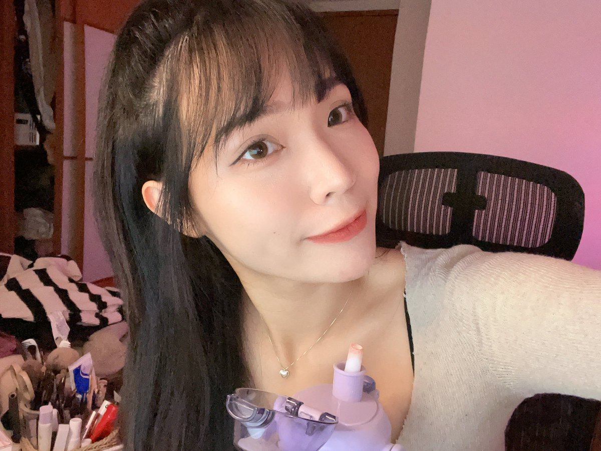 補張今年的黑髮照
半夜想起我留了三年多的黑髮

說不懷念是…

真的😚

（還是淺髮好搭配！）
#hairstyle #hair