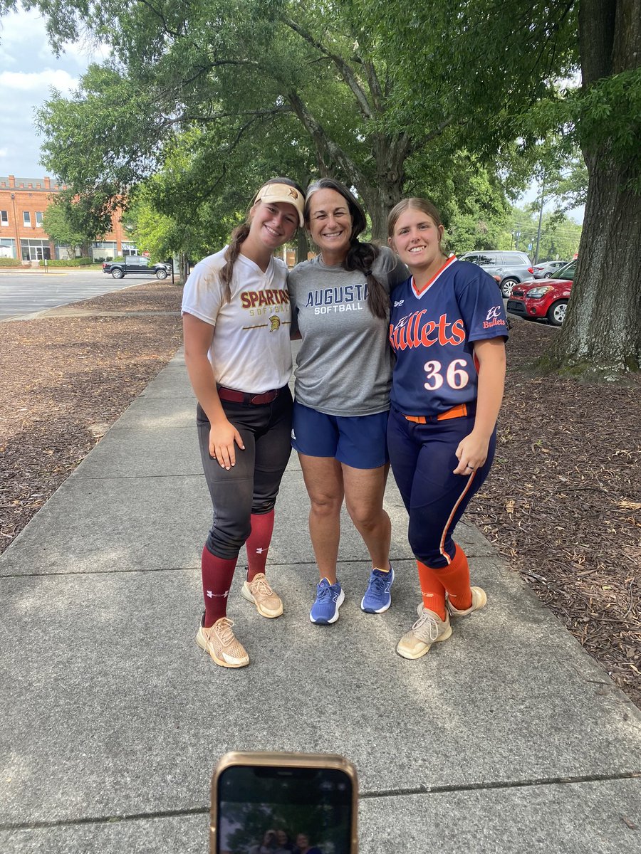 raeblackwood25's tweet photo. Had so much fun in Augusta! Thank you so much @AUG_Softball for hosting!! @Addisonknight36 https://t.co/gTww3Dj055
