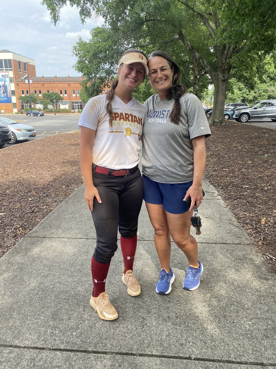raeblackwood25's tweet photo. Had so much fun in Augusta! Thank you so much @AUG_Softball for hosting!! @Addisonknight36 https://t.co/gTww3Dj055