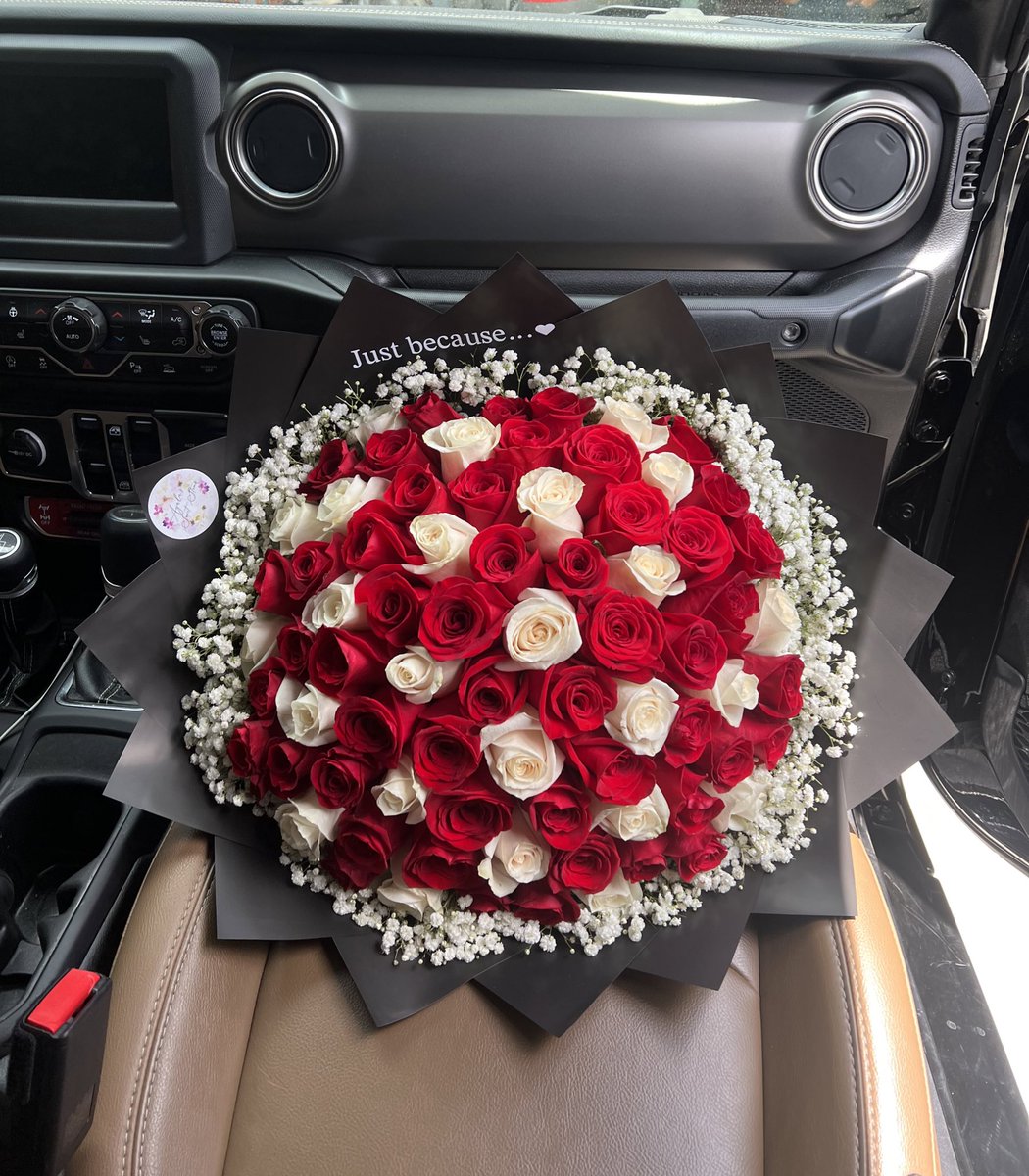 ayalassweetstem's tweet photo. Red roses 🌹 ig: @ayalassweetstems https://t.co/na2dvo5Bzs