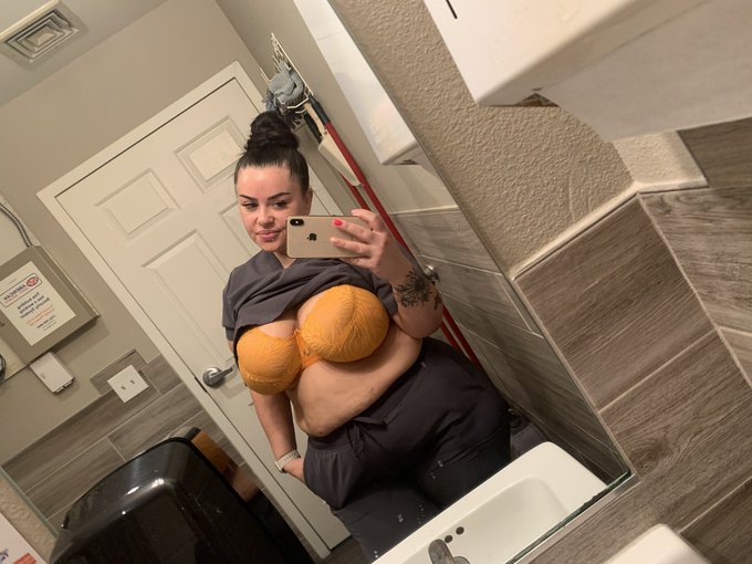 Just a at work selfie https://t.co/MnKrp8rJlO