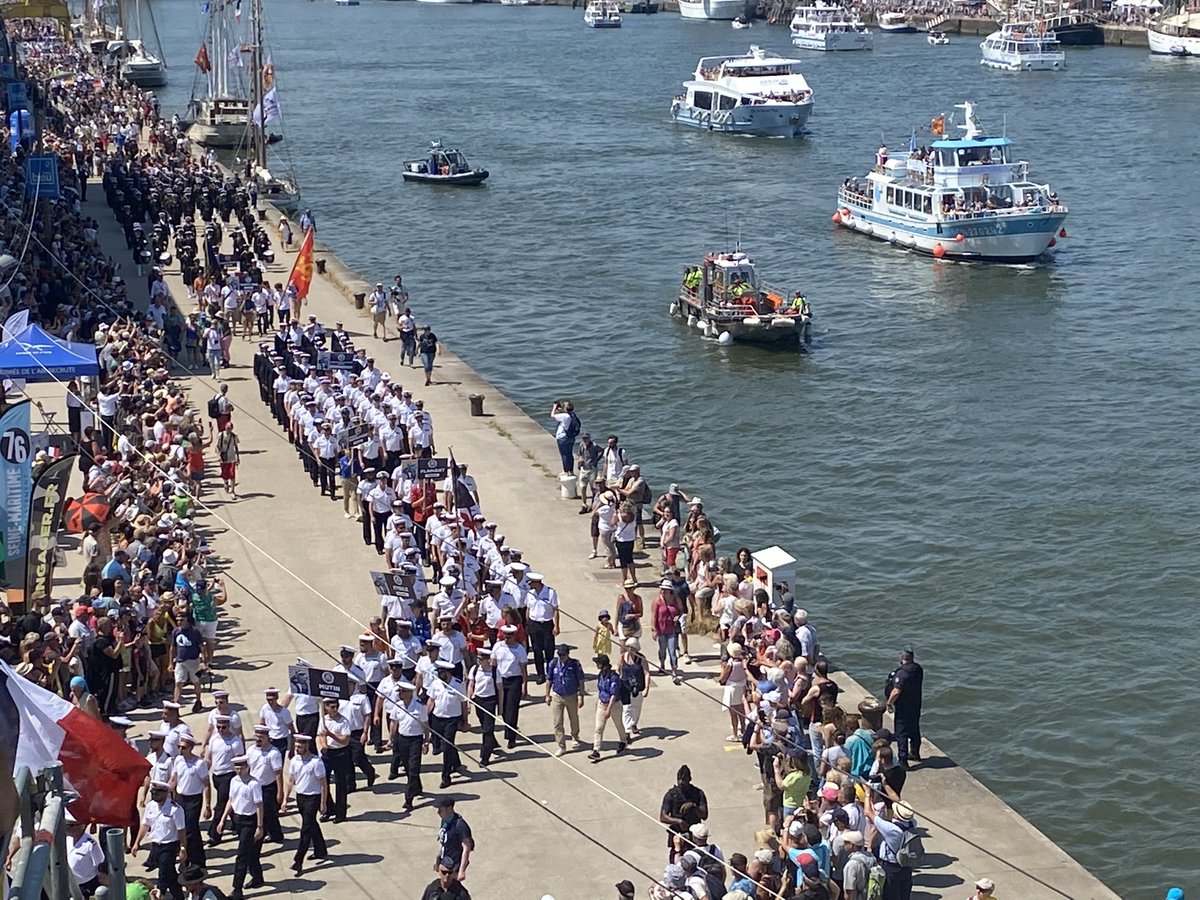 Salut les Normands !
"Soleil à la Sainte-Germaine, beau temps pour toute la semaine" ☀️
Cette fois, c'est un vrai dicton, on n'a rien inventé 😎
En plus, aujourd'hui, c'est la journée internationale de l'épluche légume !
Bon, ok, là on déconne...
Bonne journée à tous !