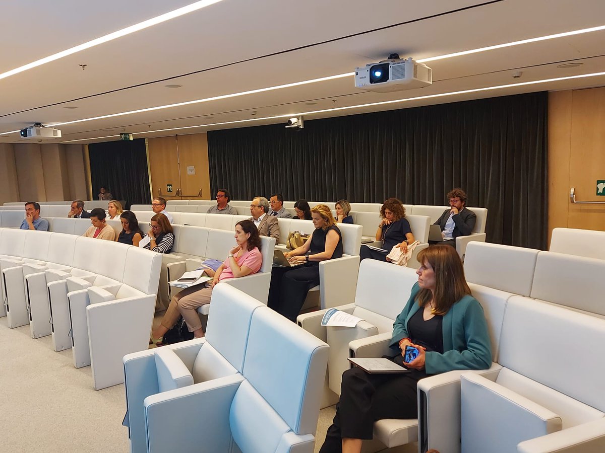 Farmaceuticos_'s tweet photo. Hoy se ha clausurado la segunda edición del Programa de Gobernanza y Gestión de Colegios Oficiales de Farmacéuticos de la Escuela de Gobierno. Días de aprender, compartir experiencias y conocernos mejor. #ColegiosProfesionales https://t.co/pZmGsilfsX