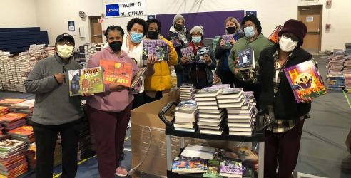 Article: #ReadingOpenstheWorld had more than 200 events in 28 states and Puerto Rico at schools, community centers, faith-based organizations and union halls, with many more planned. Learn more: aft.org/read
#ROTW @MarlaUcelli @LisaEdickinson @ekopilow @AFTunion