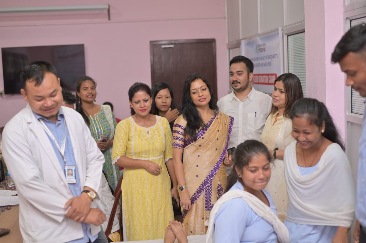NathRK_10's tweet photo. Celebrating World Blood Donor day at Beltola College, organised by Nava Suruj Welfare Foundation today. 25 units of blood collected.
Always thankful to @PomiBaruah  ma'am for being among us today and encouraging us.
#WorldBloodDonorDay 
@AssamSBTC 
@CMOfficeAssam 
@himantabiswa https://t.co/2ptcJVEeak