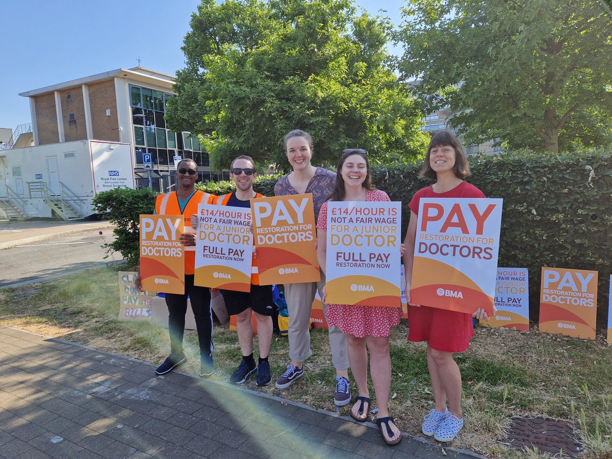 #JuniorDoctorsStrike #northmiddlesex 
With you all the way and proud of our medical team x
