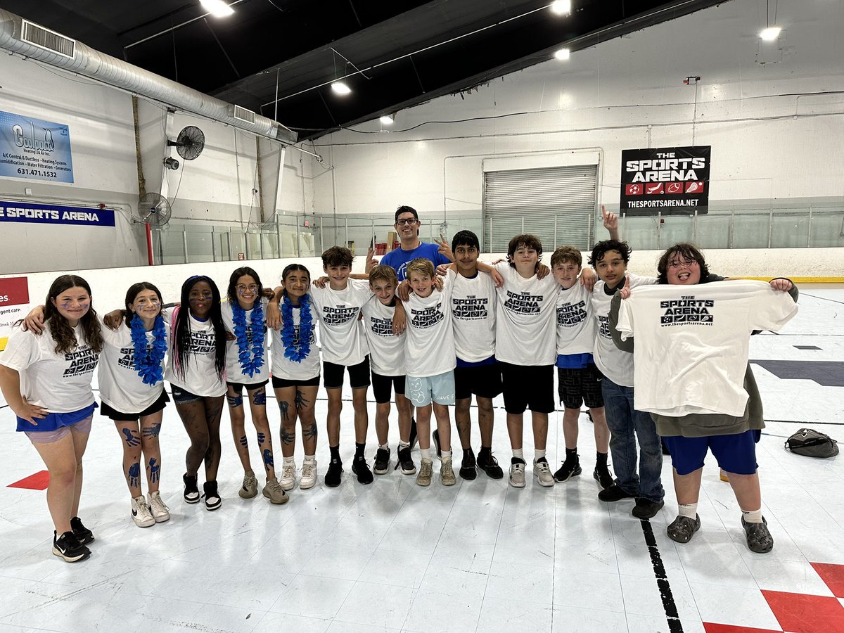 Russell’s Celtics? Eh. Jordan’s Bulls? Nah. Curry’s Warriors? Don’t think so! The most dominant team in sports history was Blue Team #2! We had a GREAT time at The Sports Arena today! #Undefeated #ElwoodPride <a href="/mrvscience217/">Chris Vandernoth</a> @ElwoodMiddle