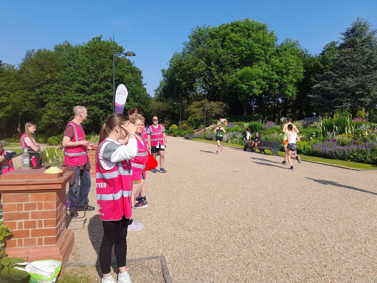 It’s time for a 👀 at the midweek roster situation. 
We still need 4 more marshals and a funnel manager for our next parkrun.
Don’t forget we’re cancelled on the 24th June, so grab your volunteering opportunity now!
#loveparkrun