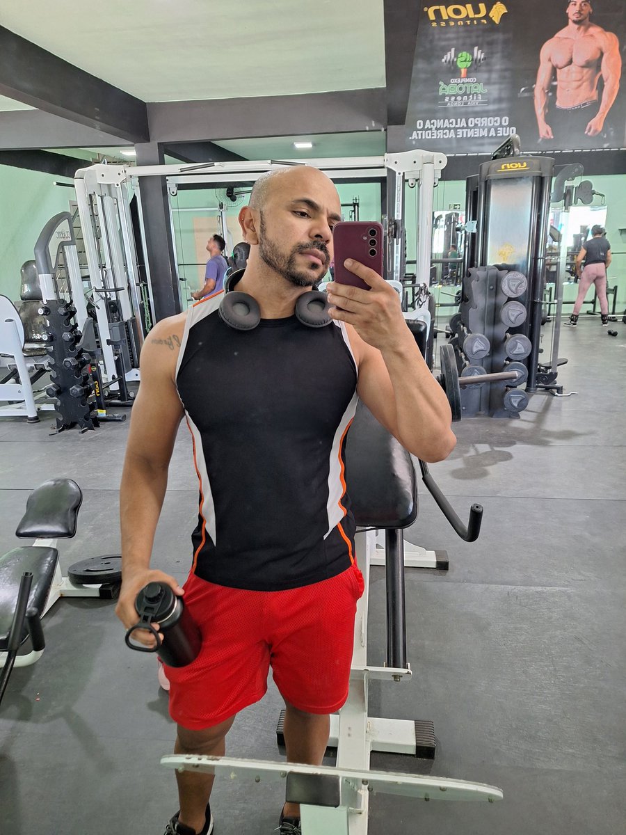 Não importa como você acordou e se seu dia está bom ou ruim. 
A academia sempre vai ser uma boa terapia!