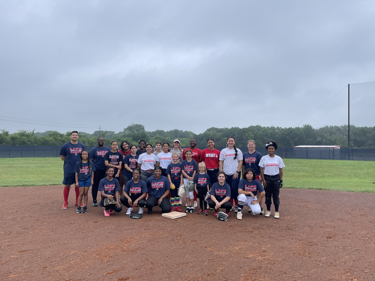 LHSW_Softball's tweet photo. Summer camp 2023 was a success!
@R_Williamson5 @SLThrush @lifemustangs @coachwelch67 https://t.co/r3k1F14qHm