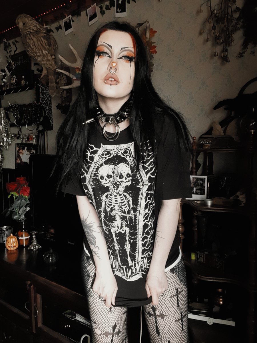 VampireFreaks's tweet photo. The spooktastic icon @nympho.bat in our Memento Mori Conjoined Skeleton Twins Tee! ππ₯π€
#MementoMori #ConjoinedSkeleton #GothFashion #AlternativeStyle #FishnetTights #GothMakeup #GothicFashion #GothTee #GothModel #VampireFreaks https://t.co/exMaxwpnzL