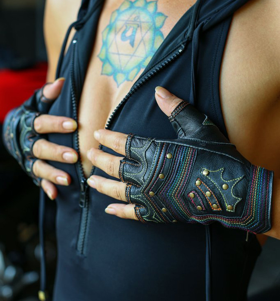 Show your #pride365 in these rad #anahata Rainbow Warrior Gloves! 
.
.
.
.
.
.
#deliciousboutique #pridemonth2023 #lqbtqia #pridemonth #loveislove #shoplocalphilly #shopsmallbusiness #slowfashion #alternativefashion #altfashion #gothfashion #rockstarfash… instagr.am/p/Cten2i-rzWj/
