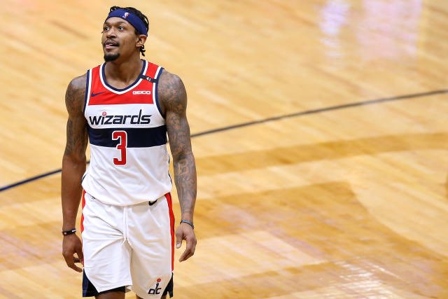 CultureBasket's tweet photo. Bradley Beal dit au revoir à la capitale ?! 

L’arrière discute d’un départ avec la direction des Wizards et son agent. 
Pour rappel, il a terminé la première année d’un contrat à 250 M 🤯. @ShamsCharania 

Ou doit-il signer selon vous ? https://t.co/GznycE8hGy