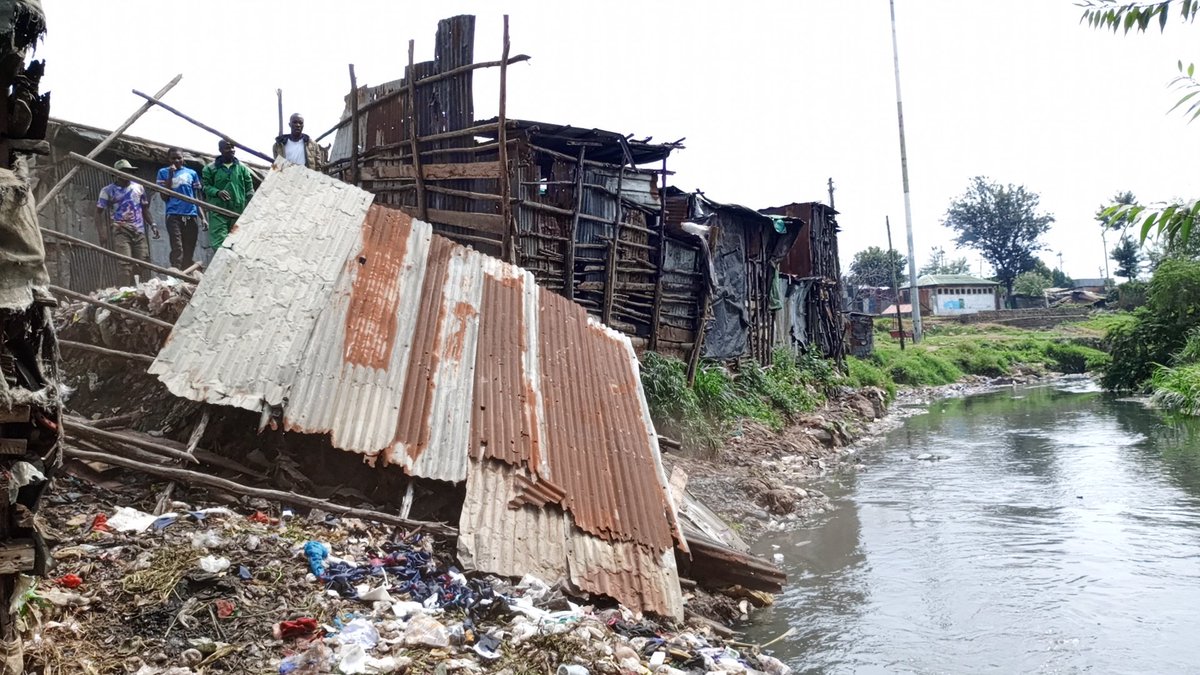 KombGreen's tweet photo. #CommunityRelation
After engaging the Community on our continuous transformation Youth's in Kisumu ndogo village from korogocho who  volunteerly agreed to remove there animals structures. Now we're ready to go on with transformation along Nairobi River.
#HealthyRiparian https://t.co/Ug3yc2V8wF