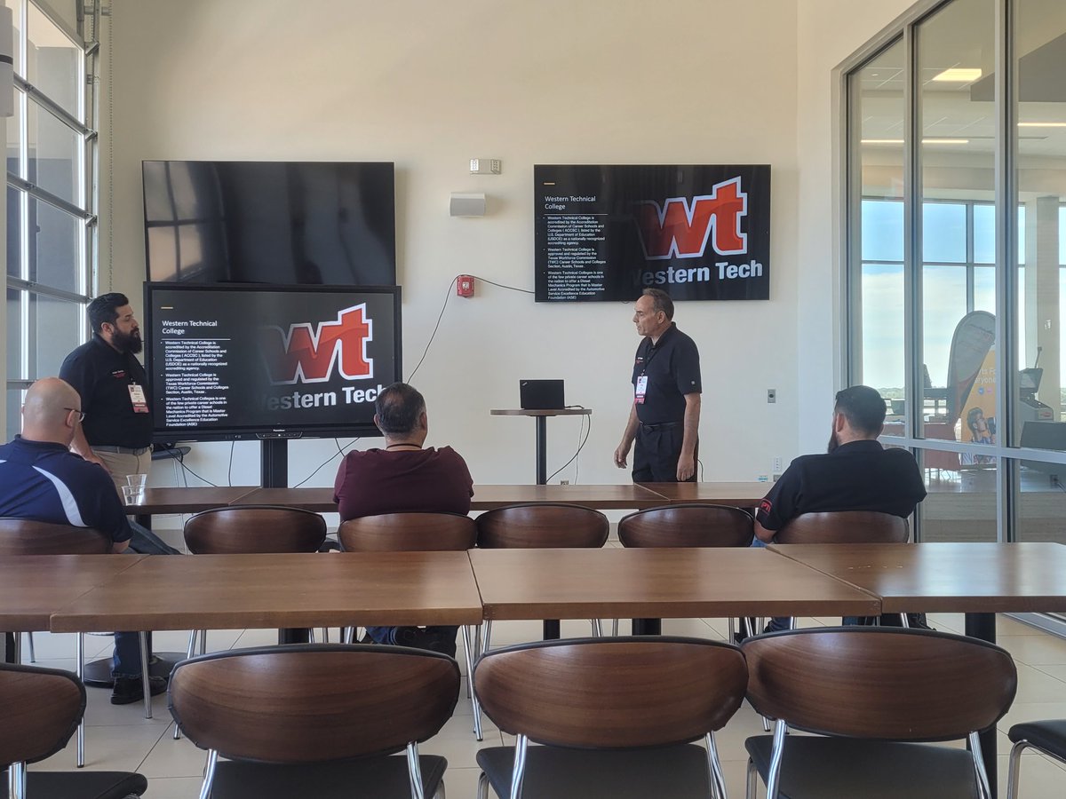 gmuniz_JHS's tweet image. Gathering information from #WesternTech in order to provide our scholars with opportunities to succeed. #IheartCTE #WeR19