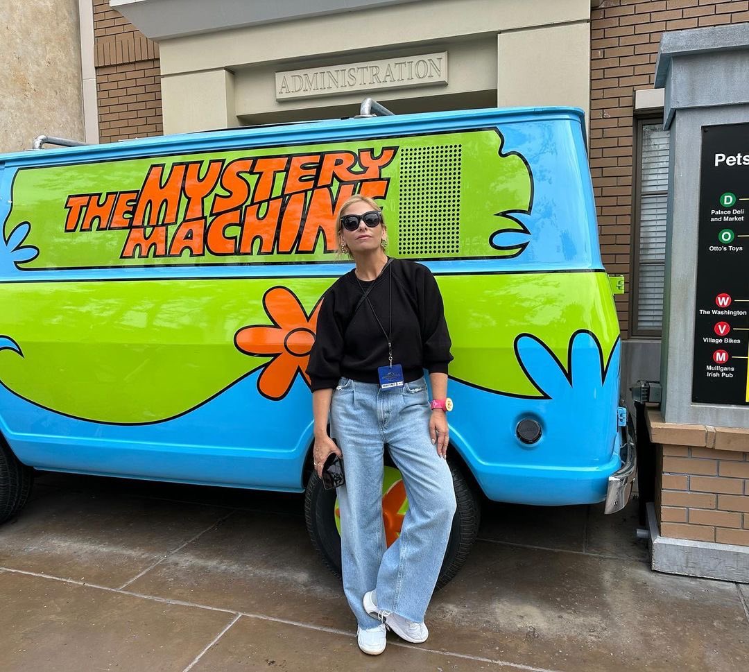 #SarahMichelleGellar avec le van du film #ScoobyDoo 🐕