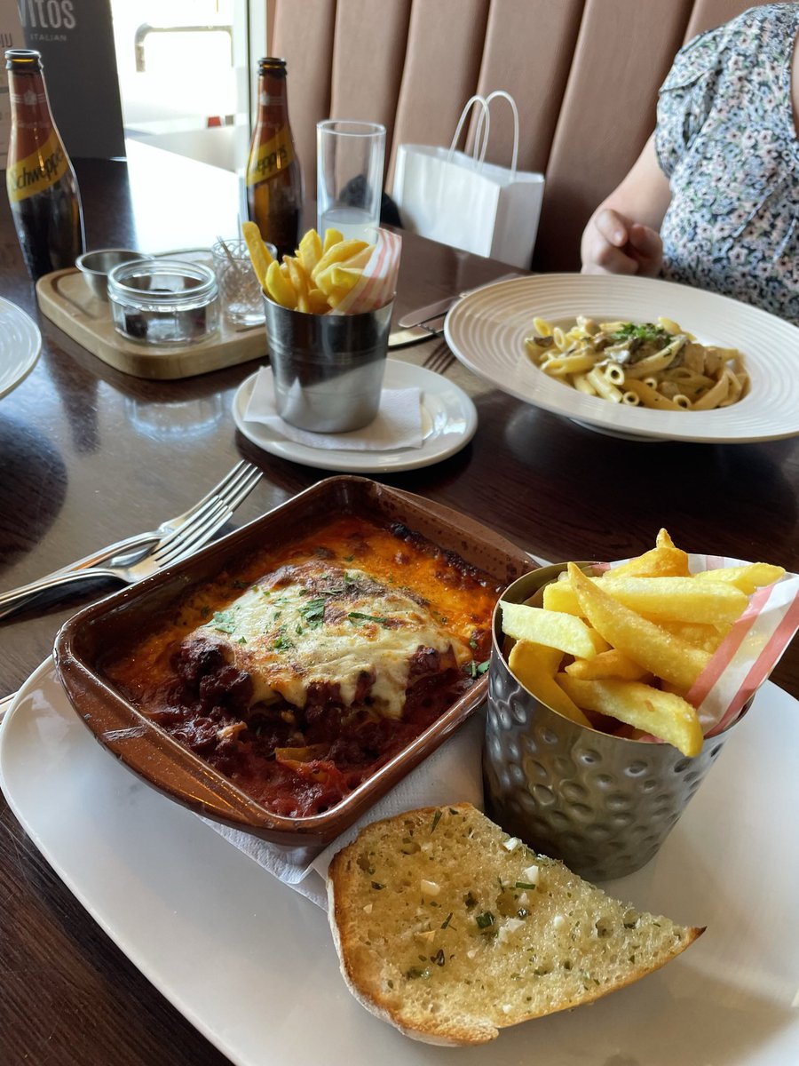 KazRoseBlue's tweet photo. Girls about town! #cheerstwitter #drinks #goodfood #friends ๐ฅ๐โค๏ธโ๐ฅ https://t.co/WfHxfWJhkh
