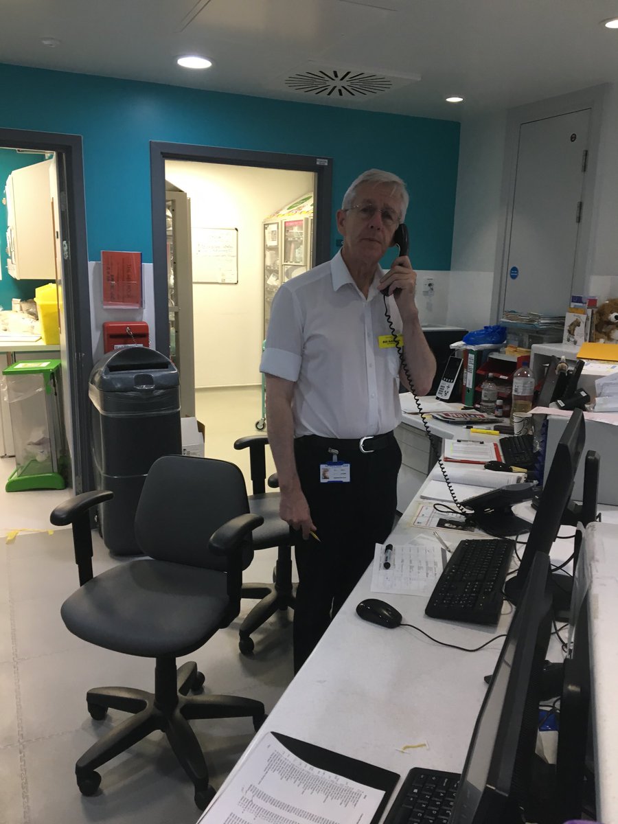 MeBeckett's tweet photo. End of an era - life will never be the same. Will the sun rise tomorrow? There are bed managers &amp; there are bed managers &amp; then there is Bill. A legend, a giant. Always the oasis in a storm. Last day as he finally hangs up his clipboard ⁦⁦@GSTTnhs⁩ We will miss you 🥰 https://t.co/E6qnytVJkn