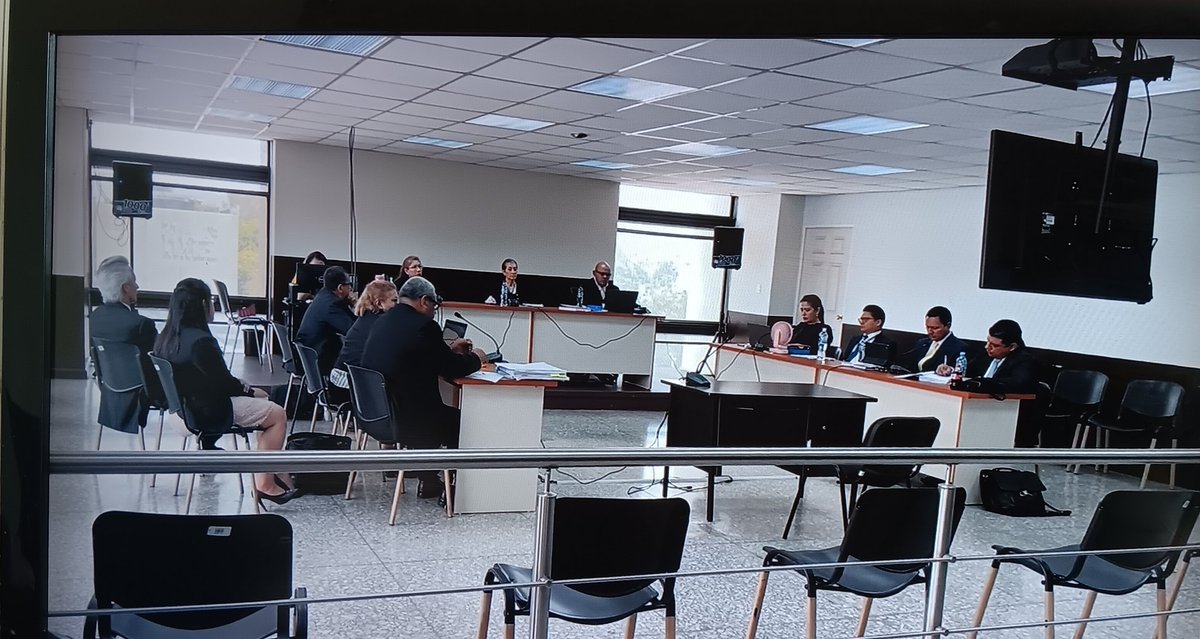 Michelle Mendoza Muñoz (@mmendoza_gt) on Twitter photo 🚨AHORA:
El Tribunal en Guatemala dice que el <a href="/MPguatemala/">MP de Guatemala</a> de Consuelo Porras no logró comprobar los delitos de tráfico de influencias y chantaje.
Cinthia Monterroso, fiscal de FECI L habría pedido 40 años de prisión contra José Rubén Zamora <a href="/ChepeZamora/">#ZamoraLibre #FreeJRZ</a> 🚨AHORA:
El Tribunal en Guatemala dice que el <a href="/MPguatemala/">MP de Guatemala</a> de Consuelo Porras no logró comprobar los delitos de tráfico de influencias y chantaje.
Cinthia Monterroso, fiscal de FECI L habría pedido 40 años de prisión contra José Rubén Zamora <a href="/ChepeZamora/">#ZamoraLibre #FreeJRZ</a>