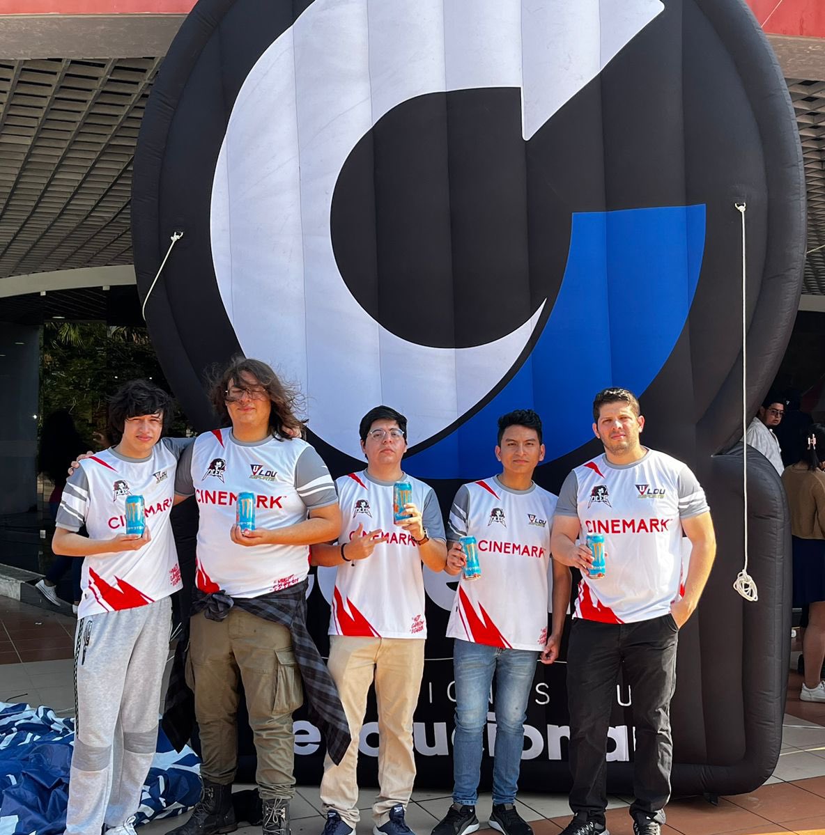 LDUesports's tweet photo. Gracias a #MonsterEnergyEc por brindarnos toda la energía 🔋 💯 para la final 💪🏽
Nos vemos en octubre en el Main event de #CelerityBudokan 😎
@AceSGaminG_ec @CinemarkEC
#GoLDU #GoACS https://t.co/hhmXwUhrRs