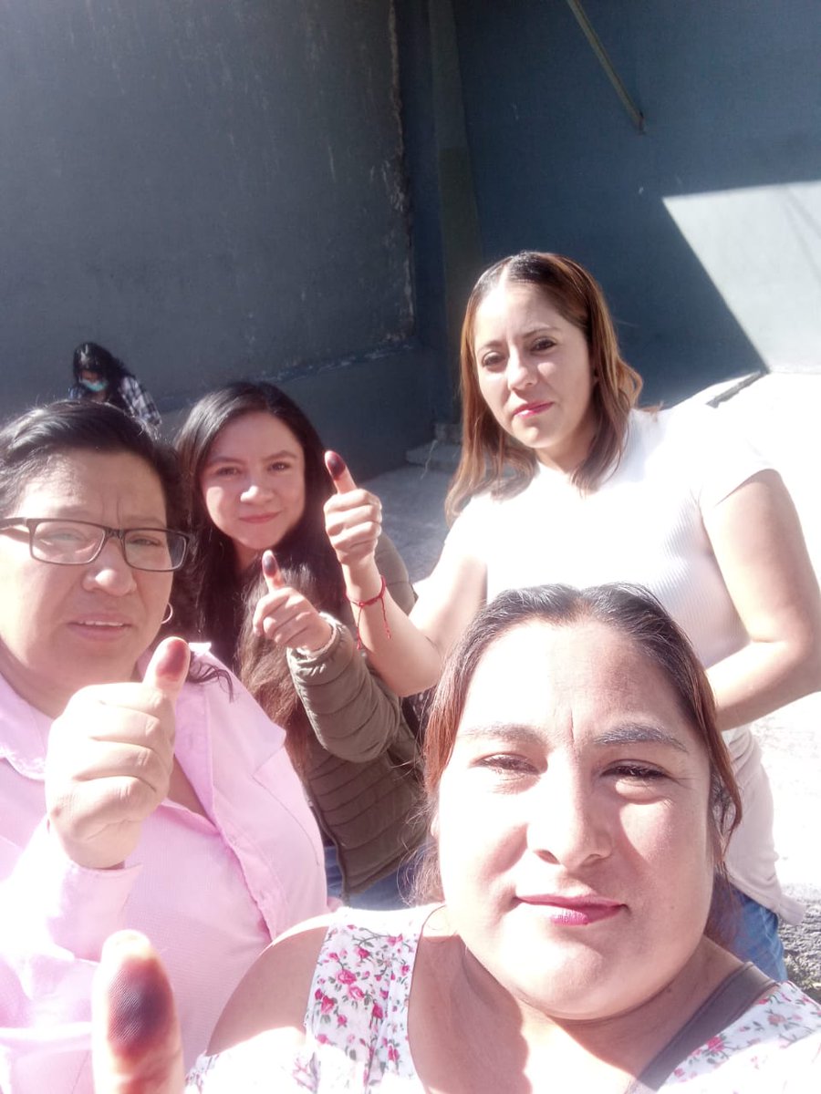SnteNacional's tweet photo. Miles de trabajadores de la educación de @snteseccion9✔️ @seccionsnte10✔️ @secc11cdmx✔️ @Seccion60SNTE✔️ y @29SNTE✔️  han empezado a votar para elegir en libertad a sus dirigentes 👩‍🏫🗳️👨‍🏫 Su participación nos fortalece y representa una nueva lección de democracia para el país 🇲🇽 https://t.co/4siznxxrA7