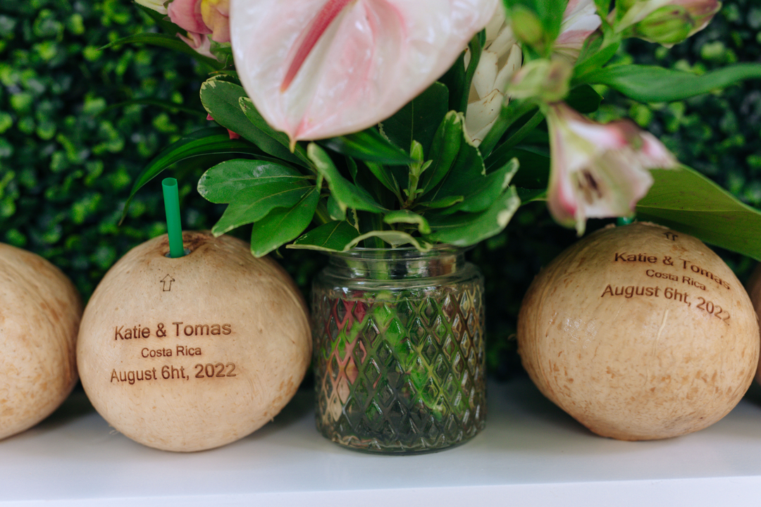 Cheers to the newlyweds with these beautiful and refreshing  personalized coconuts. 🥥🌴
•
•
•
Captured by: @jonathanyonkersphotography

#JustMarried #WeddingDay #PersonalizedFavors
#costaricaweddings #CostaRica #DestinationWedding #DestinationWeddingCostaRica #Destinat