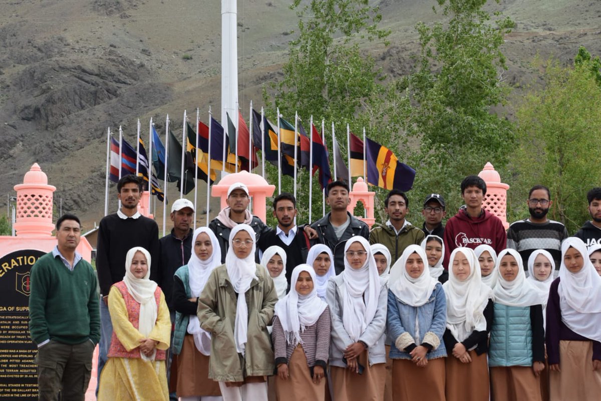 DIPR_Kargil's tweet photo. Sankoo Campus, GDC Kargil conducts exposure tour to border villages of Drass
@LadakhSecretary
@santoshsukhdeve 
@Info_Ladakh 
@ULadakh https://t.co/AtqEcP1Z0t