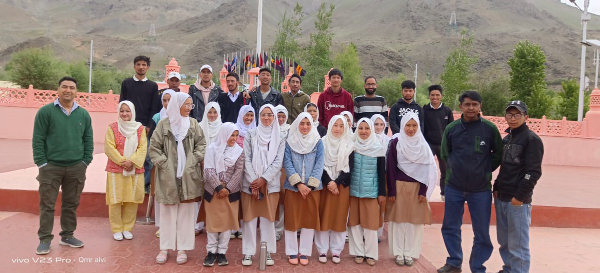 DIPR_Kargil's tweet photo. Sankoo Campus, GDC Kargil conducts exposure tour to border villages of Drass
@LadakhSecretary
@santoshsukhdeve 
@Info_Ladakh 
@ULadakh https://t.co/AtqEcP1Z0t