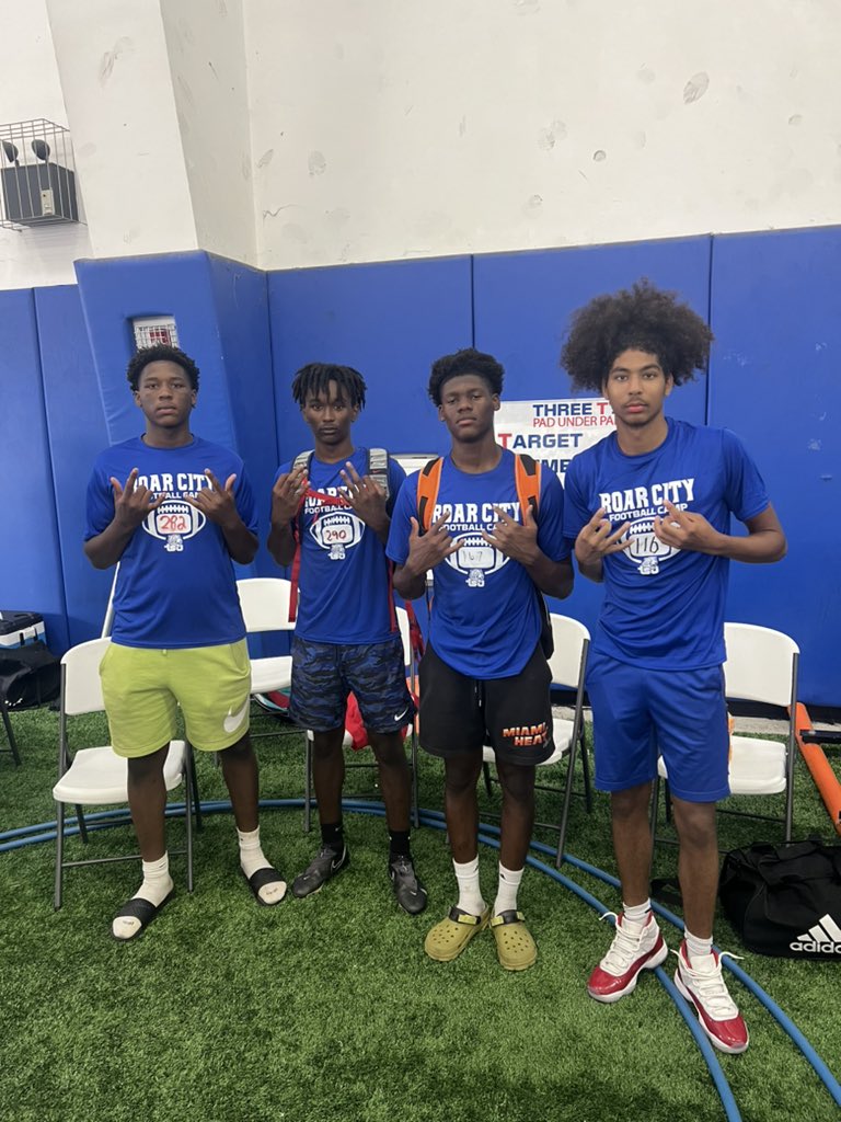 Terrancelee0910's tweet photo. Had a great time competing at the tsu mega camp with my guys @JaquezPoole1 @3LJetty @kantcatch19 @scoop1914 @iam_SSeamsterJr @beyond_grind https://t.co/XJVe3JFN8q