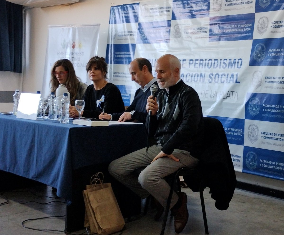 viviana_vila's tweet photo. Mesaza en @PeriodismoUNLP para terminar el pre congreso Argentino de Ciencias Sociales. #CODESOC.
@CynthOttaviano RTA,UNDAV,UNLP.
@jesicatritten, Gerenta de Contenidos Públicos. Dirige los Canales educativos de nuestro país
Daniel Gonzalez (UNQ)
@escribanodaniel ( UNDAV) https://t.co/aaEOJoppsO
