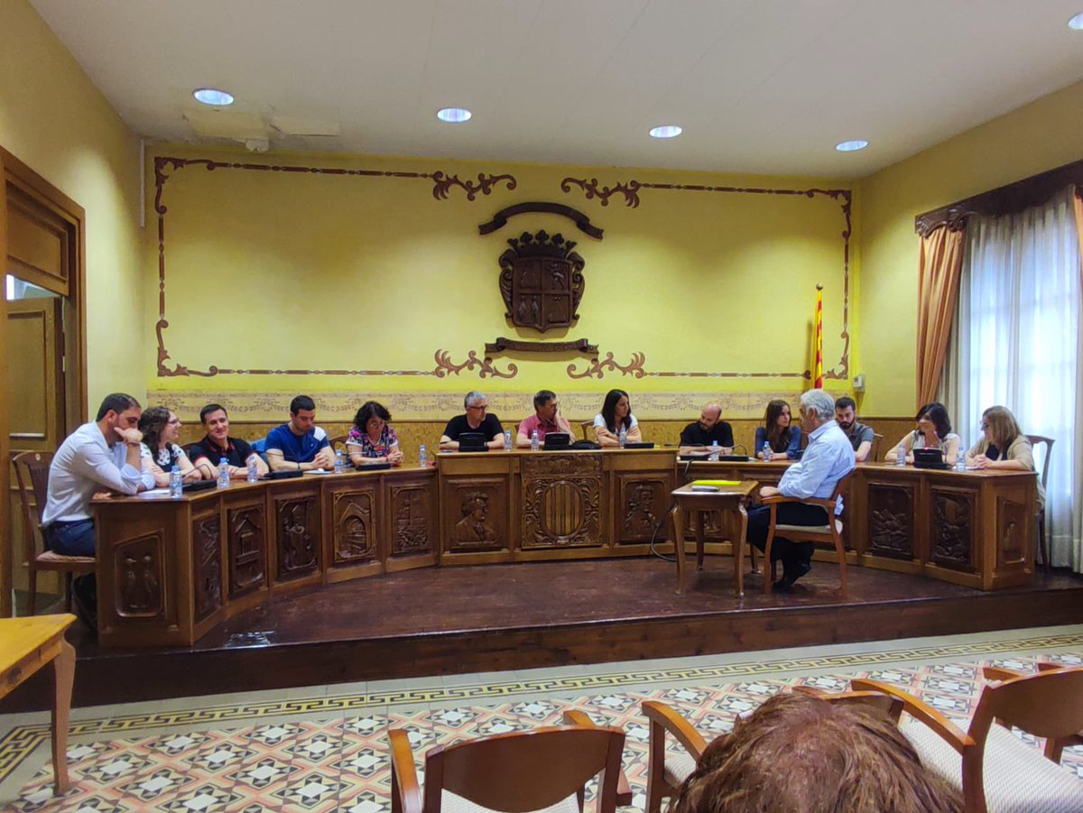 EsquerraShs's tweet photo. Avui hem fet l’últim ple d’aquesta legislatura

Gràcies Xevi, Emma i Ferran per la feina feta aquests anys. @esquerra_santhilari continuarà treballant, des de l’oposició, per dur a terme el nostre projecte i poder fer de Sant Hilari un lloc millor per viure

#SantHilariSacalm https://t.co/UWAy46BonC