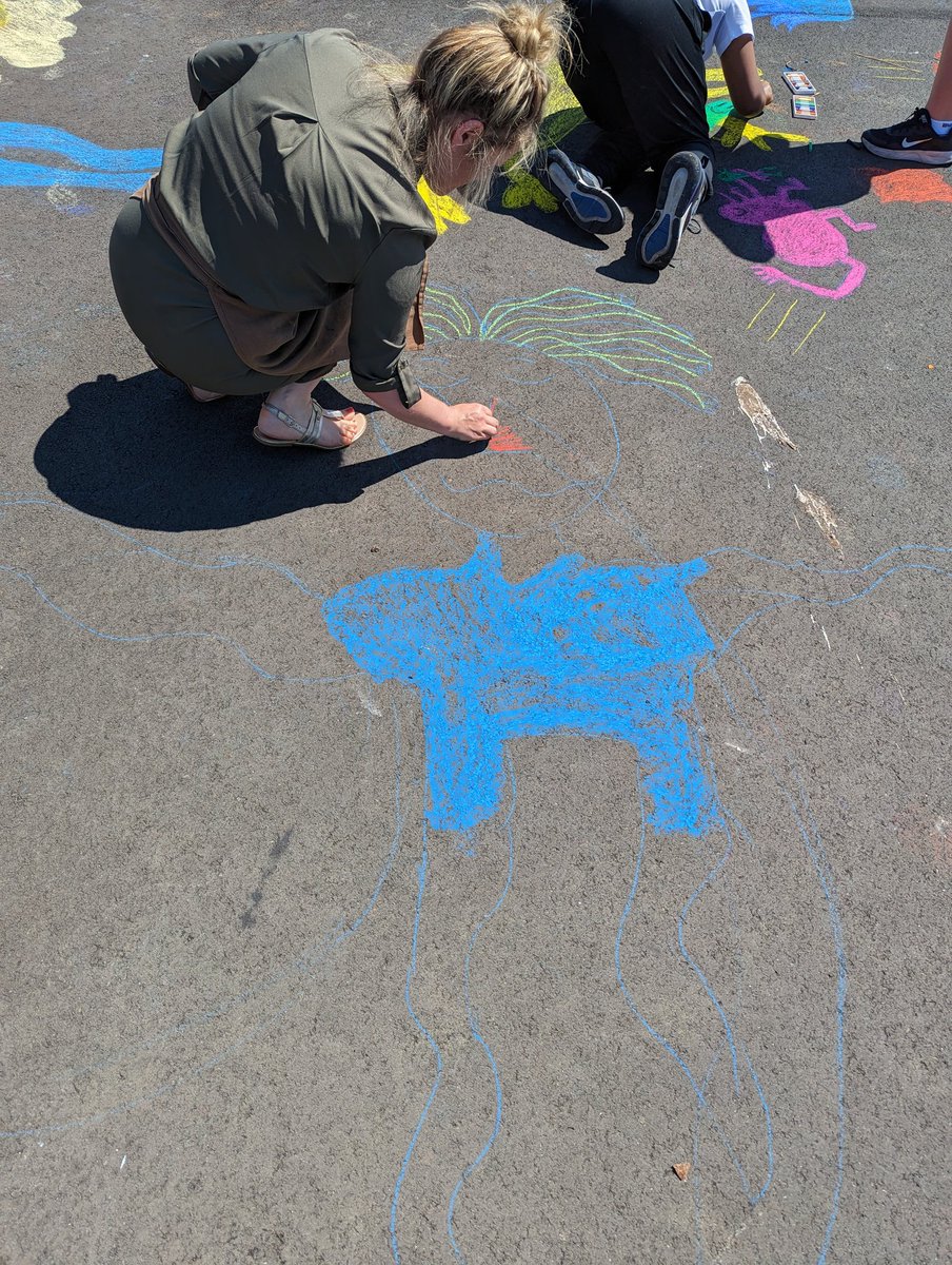 We loved having the p7 pupils up at the school today and we were really impressed with their @KMGyeah inspired chalk drawings