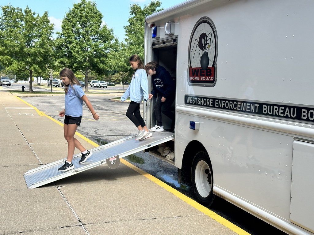 Rising 8th graders in Bay Middle School's STEM Camp had a Forensics lesson today with Officers Ingham & Barnie from the Westshore Enforcement Bureau. They used x-ray, robots and a PAN tool to dispose of suspicious packages. #STEM #ScienceIsFun