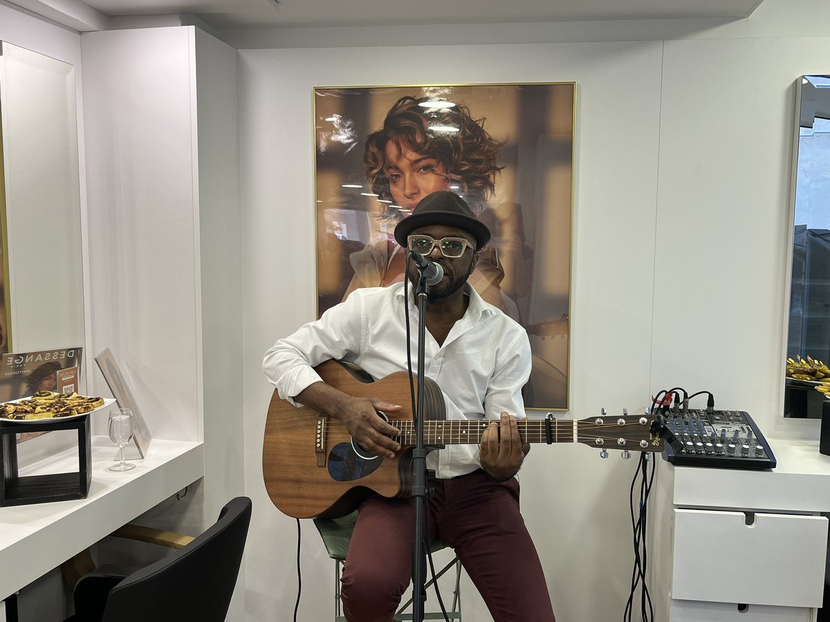 villederueil's tweet image. ✂️ Inauguration ce soir du nouveau salon de coiffure #Dessange en présence de @patrick_ollier, Maire de la Ville et #EmmanuelGasnot, président du groupe @dessange international. 
📍 Rendez-vous au 31 rue Maurepas.