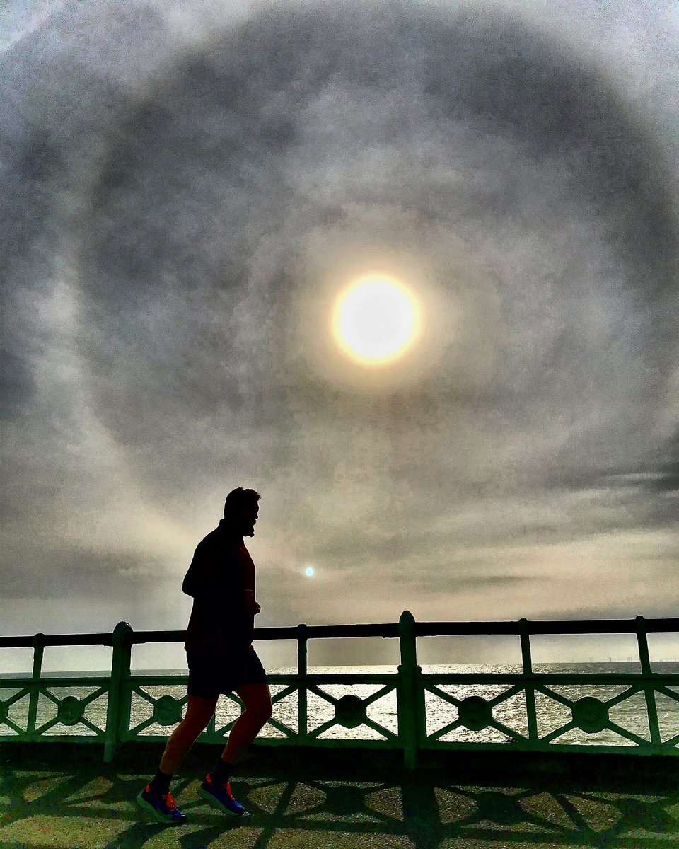 A solar halo or God’s eye on the world…? #Brighton #Hove @ThePhotoHour @StormHourMark #Weather #Halo