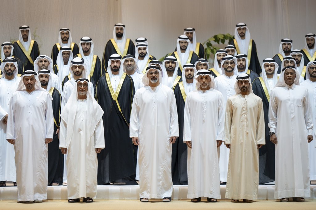 ADMediaOffice's tweet image. تحت رعاية رئيس الدولة، خالد بن محمد بن زايد، ولي عهد أبوظبي، يشهد العُرس الجماعي الثاني الذي نظّمته وزارة الدفاع لـ500 عريس من منتسبيها؛ احتفالاً بالذكرى الـ47 لتوحيد القوات المسلحة، وحرصاً من القيادة الرشيدة على دعم شباب الوطن وتعزيز استقرارهم الأُسري.