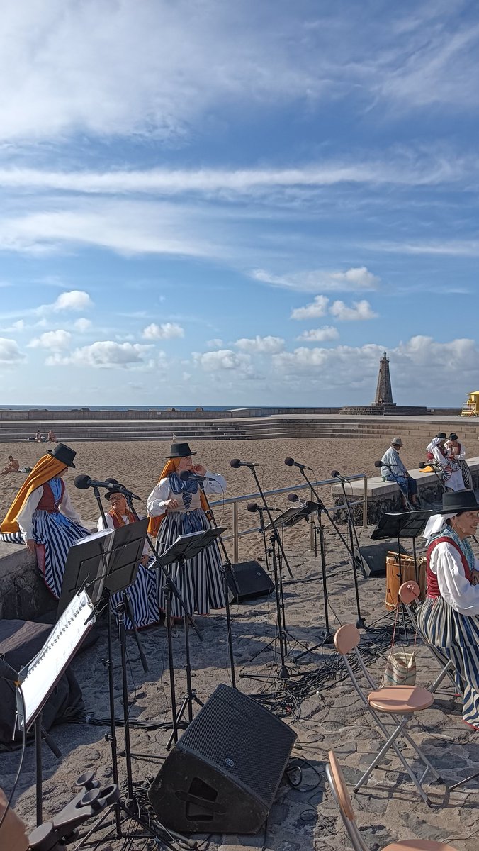 reubens_munhiz's tweet image. Hoy es especial. El pueblo, el folclore y toda la ilusión por llevar la cultura por todas partes. #VamosIsogue #Bajamar