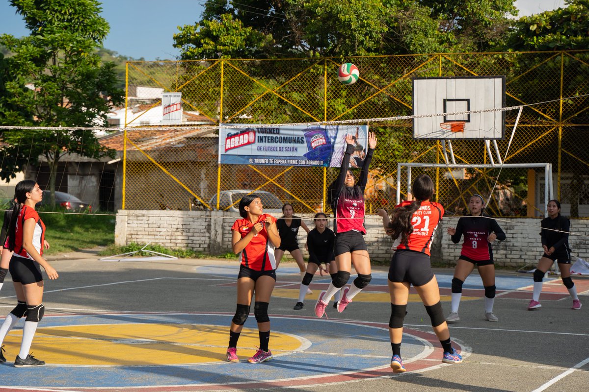 BenjaminAgrado's tweet photo. #Deportes 💪⚽️🏐 ❤🔝 Contribuir a que nuestros jóvenes tengan espacios de sano esparcimiento y diversión es parte fundamental para el desarrollo de nuestras comunidades. Cuentan conmigo siempre. Juntos lo vamos a lograr.💛🤍💜
#Firmeconagrado #firmeconcartago #deporteconagrado https://t.co/ocgLK5NdVd