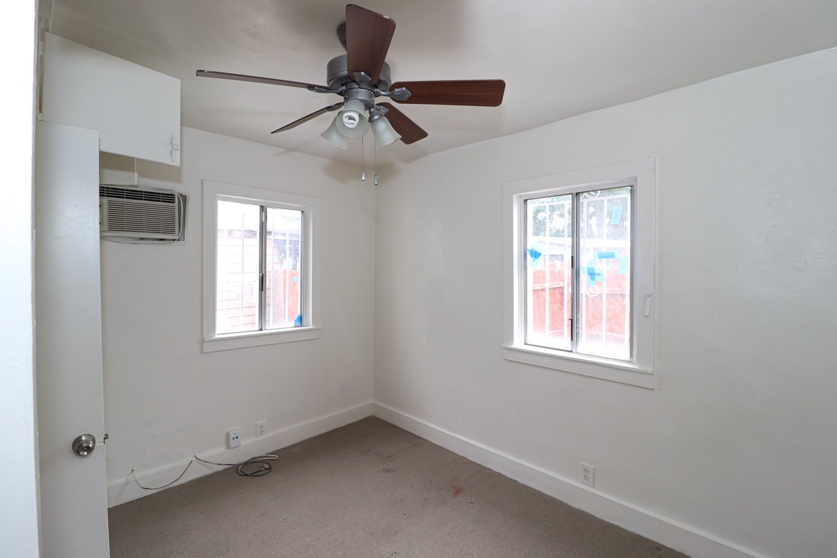 FOR SALE 🏡

230 E 110th St Los Angeles, CA 90061 📍

2 Bed 🛏️ 
1.5 Bath 🛁 
762 SQFT 📐
3,992 SQFT LOT 

- LISTED FOR $439,999 

EST. MORTGAGE PAYMENT WITH 5% DOWN: $3,515 

OPEN HOUSE SUNDAY 6/18 from 1-4PM