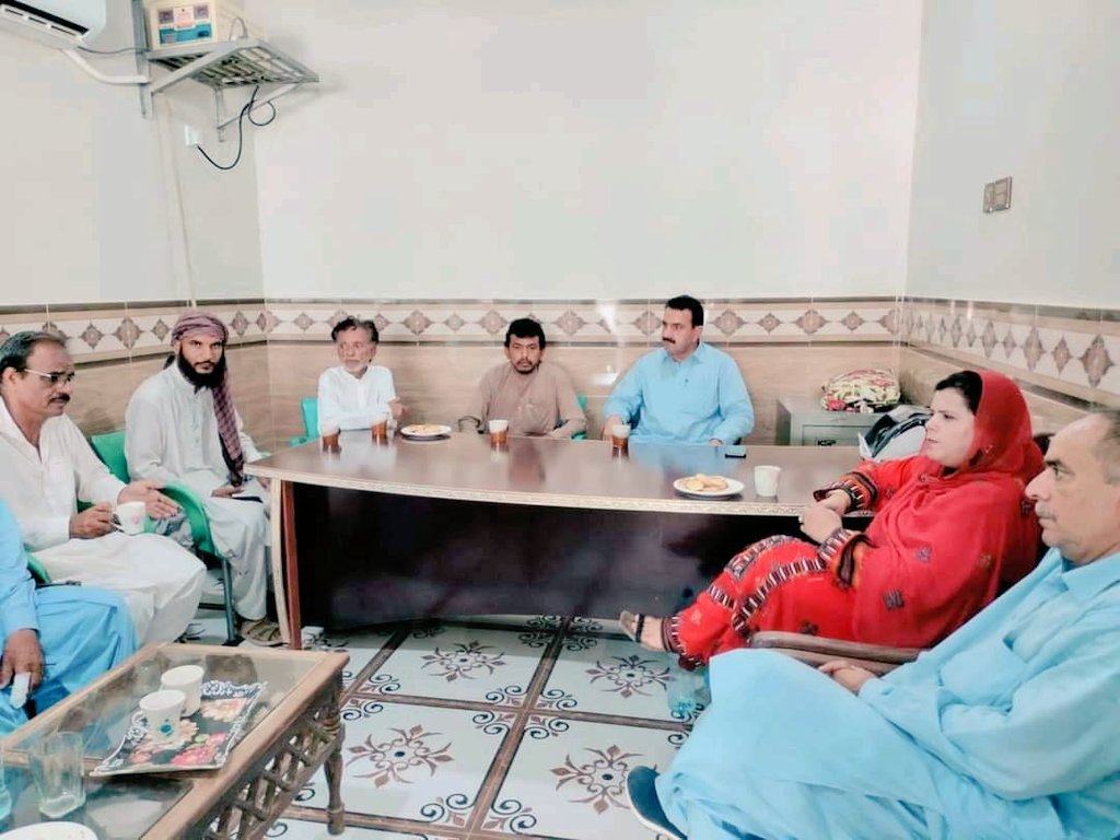 نیشنل پارٹی کے مرکزی خواتین سیکٹری میڈم یاسمین لہڑی کا۔ڈیرہ مراد جمالی آمد نیشنل پارٹی ڈسٹرکٹ نصیر آباد کے قائدین سے ملاقات۔بہت جلد نصیر آباد ریجن میں خواتین کے پروگرامز کا انعقاد کیا جائیگا۔ملاقات میں نصیر آباد ریجن کے سیاسی صورتحال پر تبادلہ خیال کی۔