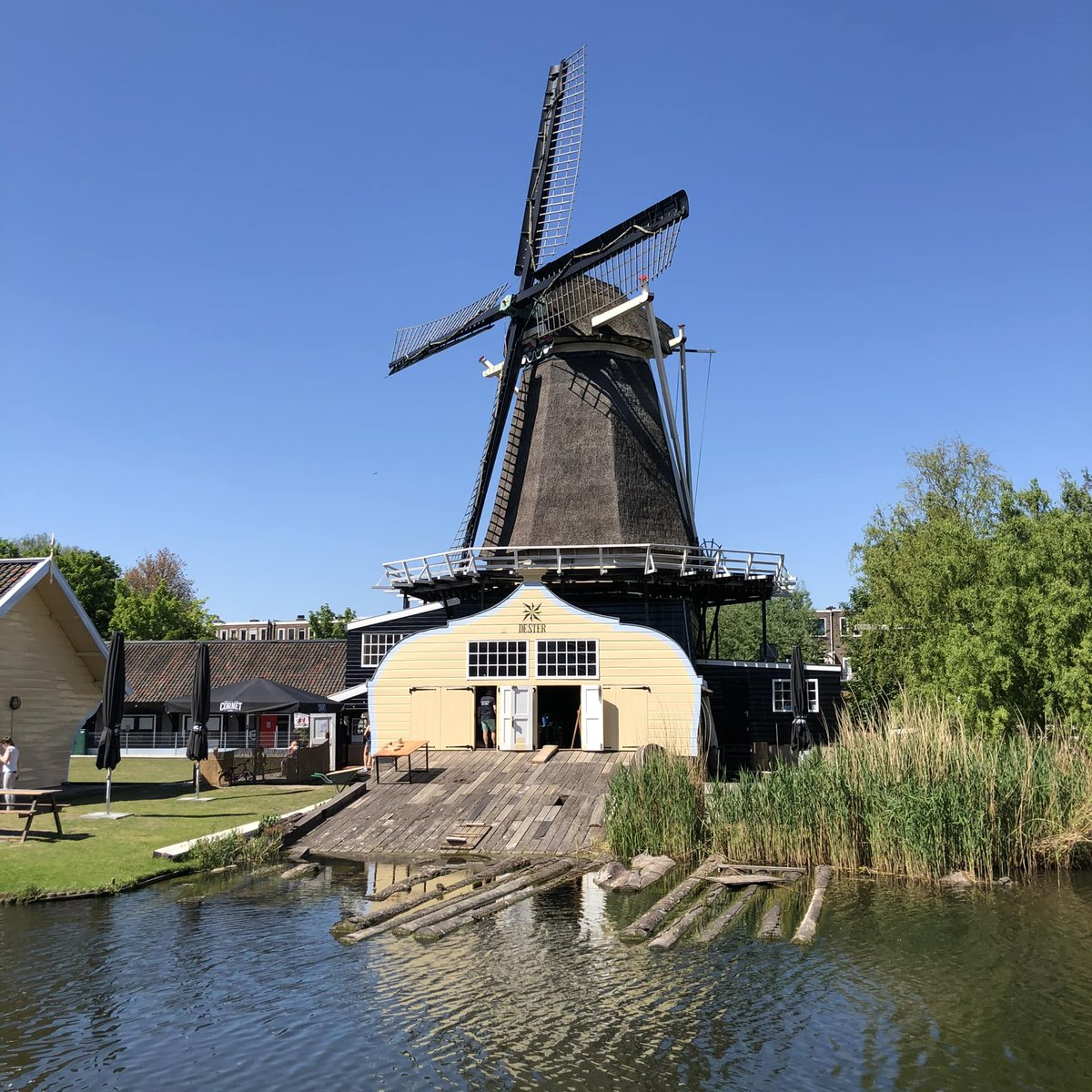 Jubileum Wijkentour Lombok
Op zondag 2 juli is er een uitgebreid programma bij @MolenDeSter met een historische stadswandeling, een speurtocht, een wijkgeschiedenisquiz en Surinaamse Marronmuziek.
#utrecht #lombok #wijkgeschiedenis 
<a href="/WBWest030/">Wijkbureau West</a>
oud-utrecht.nl/agenda/eveneme…