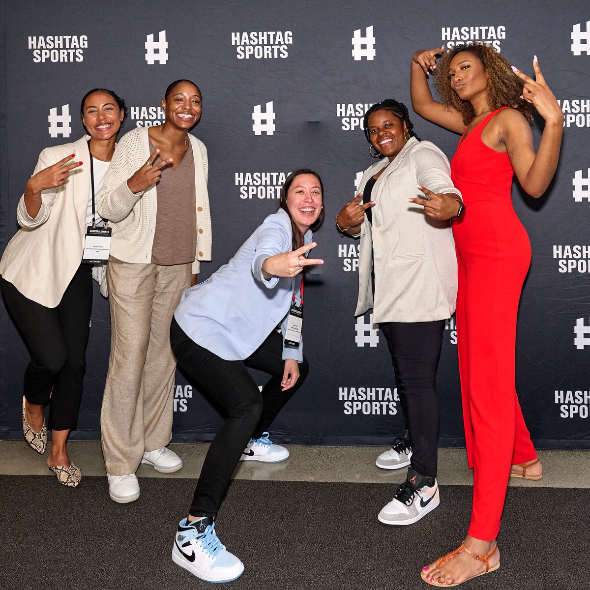ariivory's tweet photo. Salute to this FYEEEE group of people. I’m lucky to know them. @HashtagSports #CreatorsOfColor ℅ ‘22 ❤️ Live from the conference yesterday!!! 📸 @TheLocalW https://t.co/l4iTRrZyRw