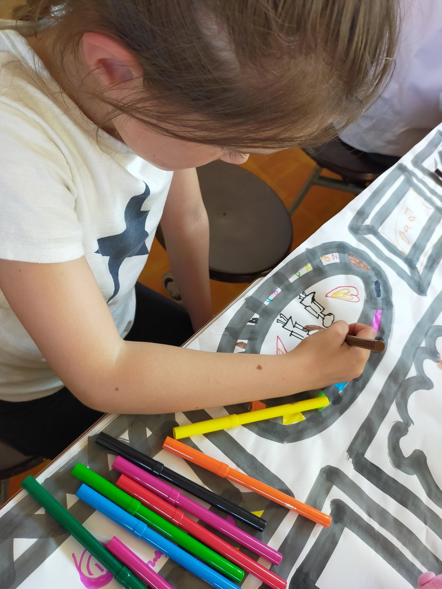 HayT_F's tweet photo. Thanks @GarstonCE for a great messy art session https://t.co/1t7OQ54Z1O