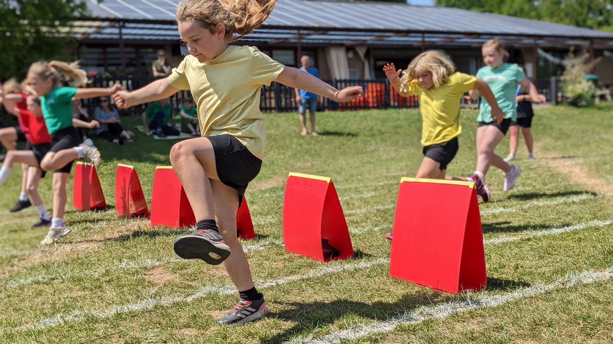 thedellschool's tweet photo. Llongyfarchiadau to Ty Coch for winning this afternoon's junior sports day. A fantastic effort by all children with great sportsmanship and encouragement throughout. Diolch yn fawr to everyone who came and supported the children this afternoon too! #healthyconfidentindividuals https://t.co/3fqCkRW2p1