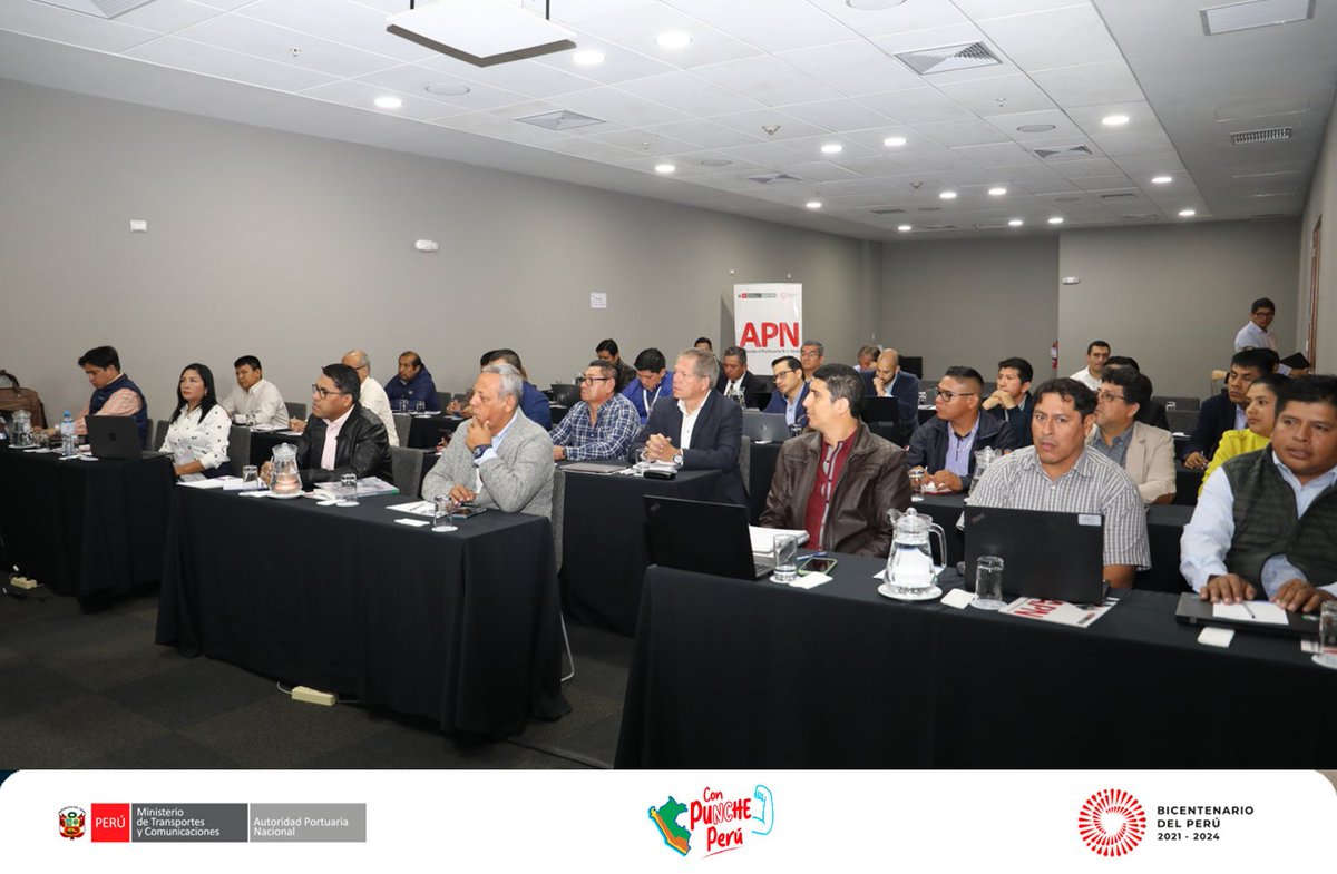 APN_PuertosPeru's tweet image. 📌 El evento convocó a los Oficiales de Protección de las Instalaciones Portuarias #OPIP para capacitarlos y dar a conocer la nueva recertificación, en base a las recomendaciones de la Organización Marítima Internacional #OMI y su guía sobre el #CódigoPBIP.

#PuertosPeruanos