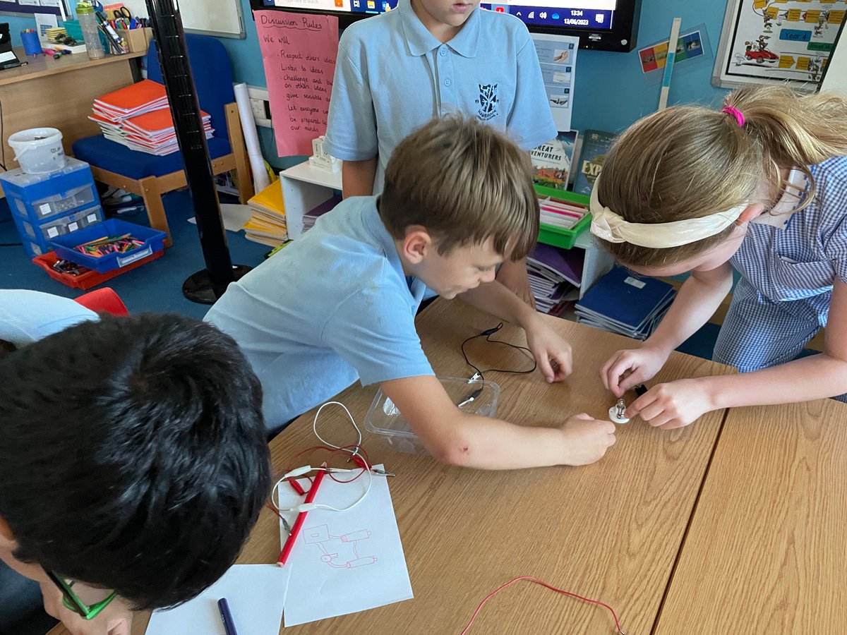 HambrookSchool's tweet photo. #hambrook4 have created their own electrical circuits. They showed some brilliant scientific investigating and they asked lots of great questions! https://t.co/o5rI6fv8uU