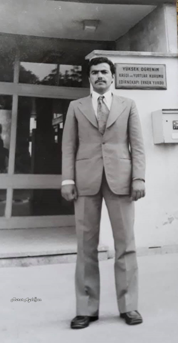 İlk kavgalar.

Ülkücülerin İstanbul 'Edirnekapı öğrenci yurdunu' komünistlerden aldıktan sonraki çekilen fotoğraf..

1969

fotodaki, İstanbul hukuk öğrencisi 'Hayrettin Neşeli' ağabey